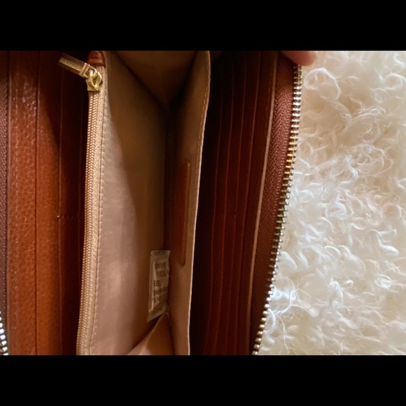 - NEW- Rowallan of Scotland Turn-Lock Wallet - Camel - Picture 8 of 12